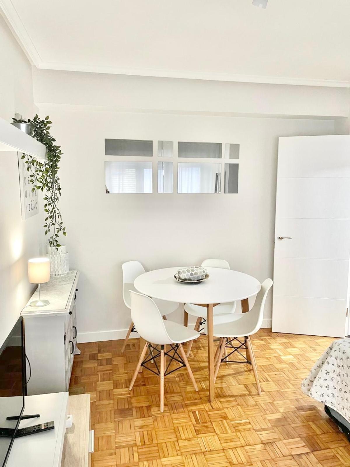Tranquilidad Al Lado Del Centro Parking Incluido Apartment Oviedo Luaran gambar